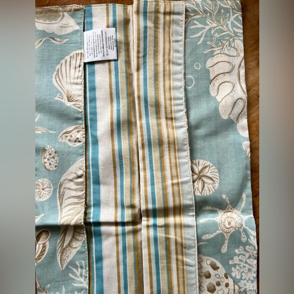 C&F Home Pattern Natural Shell Blue Reversible Cotton 
Napkin Set 20X20 Set of 5 - Picture 6 of 9